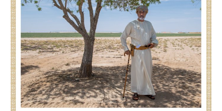 بالصور .. زيارة صاحب الجلالة السلطان هيثم بن طارق المعظم لمزرعة زينة الصحراء بولاية ثمريت