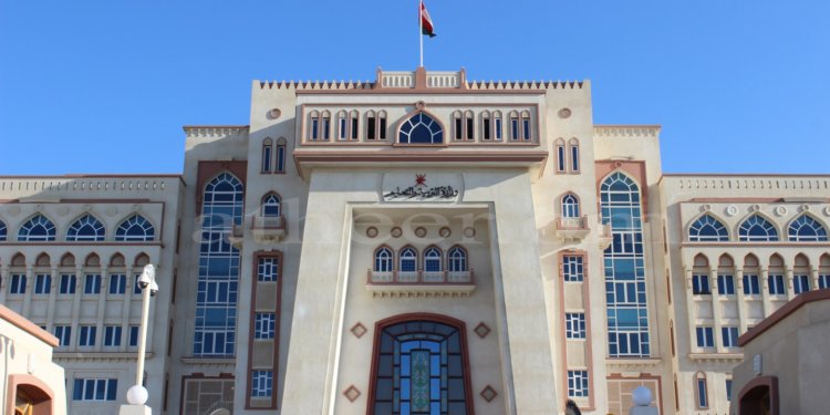 التربية توضح بشأن مطالبات أصحاب الحافلات المدرسية
