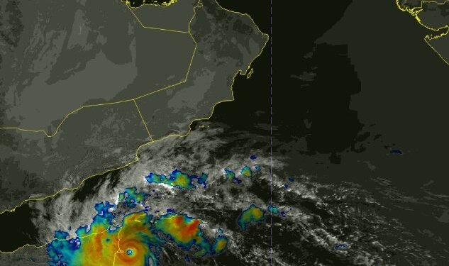 إعصار جاتي يقترب من خليج عدن