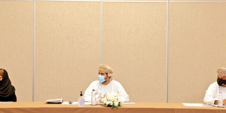 ‏بهدف تعزيز الشراكة وتشجيع الاستثمارات المحليّة.. معالي قيس اليوسف يلتقى بعدد من رجال الأعمال العُمانيين والأجانب