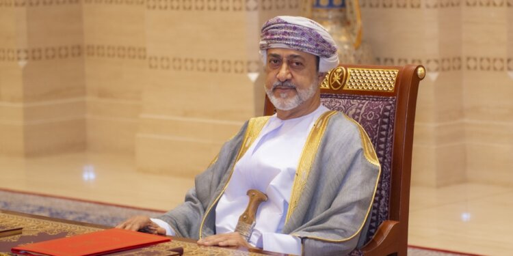 السلطان هيثم يهنئ رئيس السيشل بمناسبة انتخابه رئيسًا جديدًا لبلاده