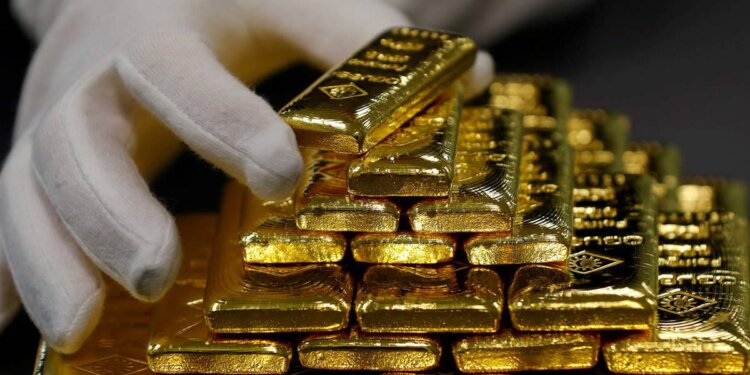 الذهب يقفز إلى ذروة أسبوعين بفضل رهان على تحفيزات أميركية