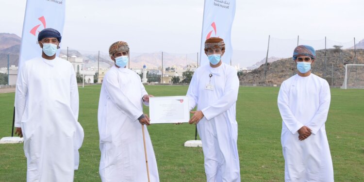 مع افتتاح 4 ملاعب جديدة بالداخلية.. بنك مسقط يساهم في افتتاح 100 ملعباً للفرق الأهلية ضمن برنامج “الملاعب الخضراء”