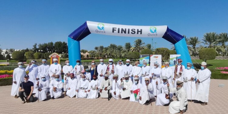 “قافلة العهد والولاء” تصل مسقط
