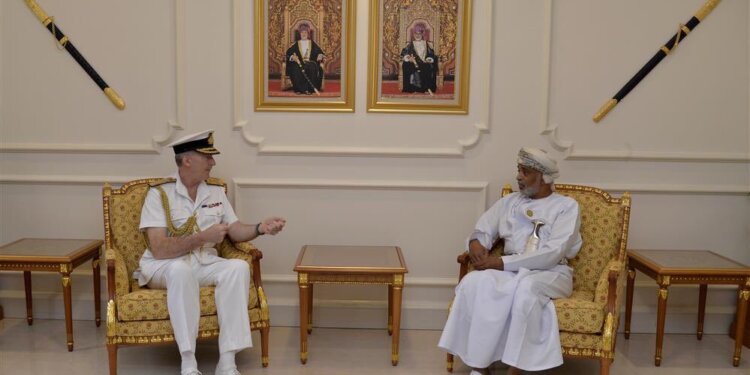 الأمين العام بوزارة الدفاع يستقبل مسؤول بريطاني