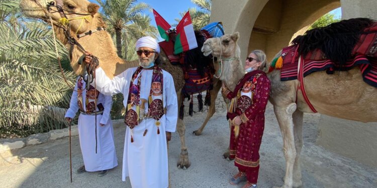 على ظهور الإبل.. المحروقي  في رحلة العهد والولاء