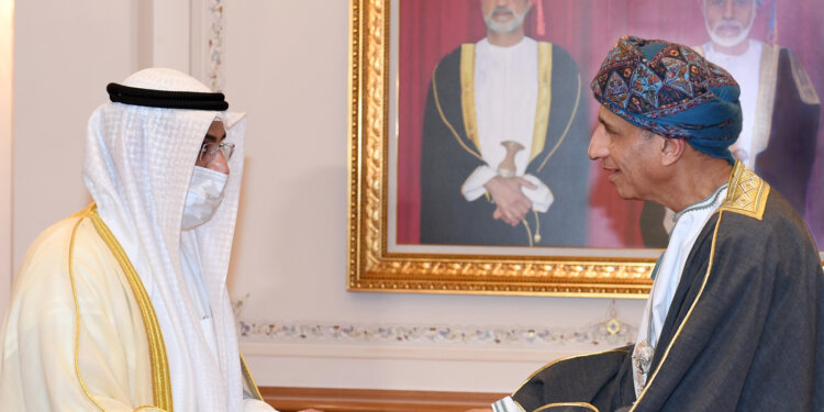 تسلمها صاحب السمو السيد فهد بن محمود.. جلالة السلطان يتلقى رسالة خطية من خادم الحرمين الشريفين