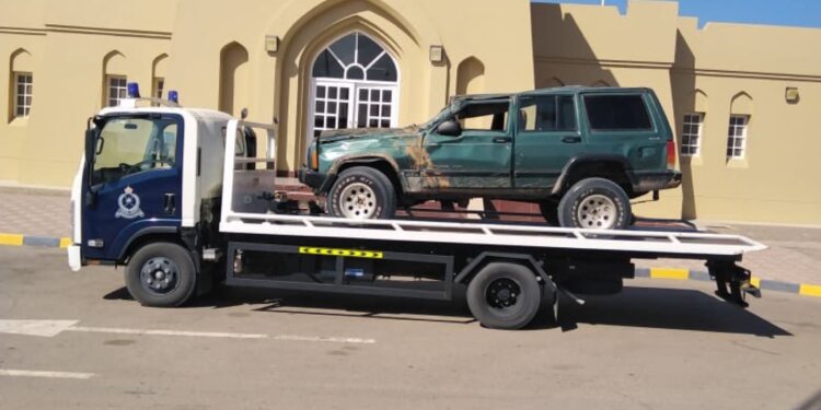 بعد تداول مقطعٍ له… الشرطة تستوقف سائق مركبة عرّض حياة الآخرين للخطر