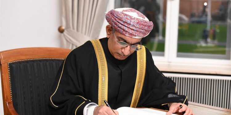 الرئيس الألماني يتسلّم أوراق اعتماد سفير السلطنة