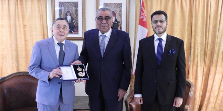 جلالة السلطان يمنح وسام النعمان للقنصل الفخري للسلطنة لدى جمهورية الفلبين