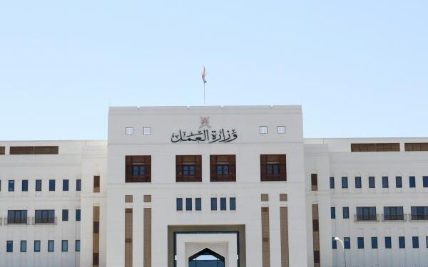 الإعلان عن 129 فرصة عمل في قطاع الصيدلة