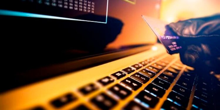 حتى لا تقع ضحية للمتصيدين الإلكترونيين.. 6 طرق للتخلص من إزعاجهم