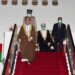 السيد فهد يعود إلى أراضي السلطنة بعد مشاركته في القمة الخليجية
