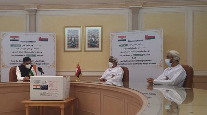 السلطنة تتسلم ١٠٠ ألف جرعة من لقاح كورونا