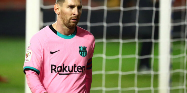 نجم مقابل 11 لاعبا.. هل أخطأ برشلونة بمنح ميسي 555 مليون يورو؟