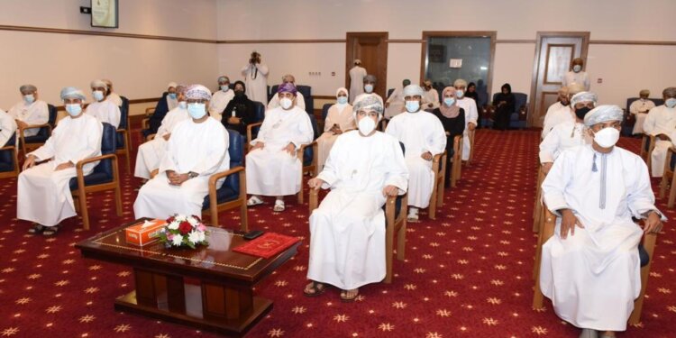 ستطبق في أكثر من 600 محطة وقود بالسلطنة.. وزارة العمل و(أوبال) توطنان وظيفة مدير محطة الوقود