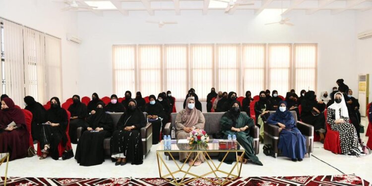جمعية الصحفيين تنظم جلسة حول “دور الإعلام في تمكين المرأة وملامح من الخطة الخمسية العاشرة” بولاية صور