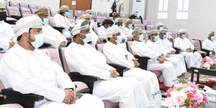 فرع الغرفة بالظاهرة ينظم لقاء مفتوحا مع محافظ الظاهرة