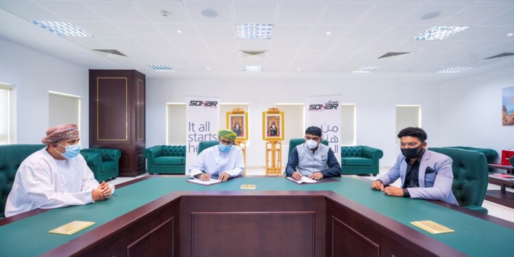 سيوفر مجموعة من فرص العمل للكوادر الوطنية.. المنطقة الحرة بصحار توقّع اتفاقية مع شركة لإنشاء مصنع لإنتاج السيراميك