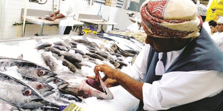 حملة تفتيشية على سوق الأسماك