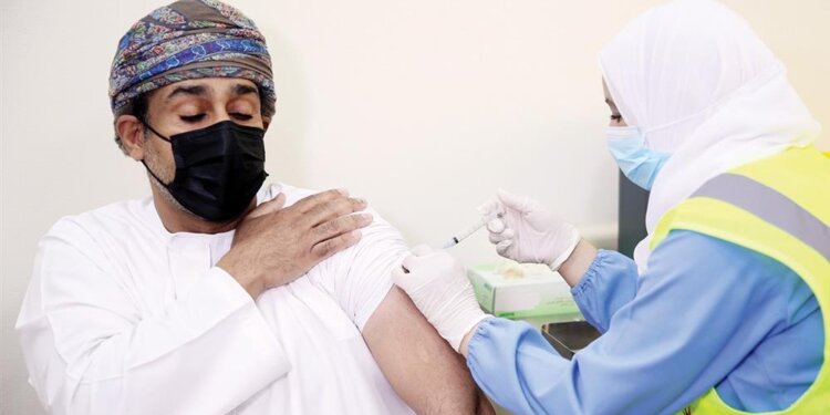 وزارة الصحة: 2101 إجمالي تطعيمات اللقاح ” أكسفورد- أسترزينيكا ” ضمن المرحلة الأولى