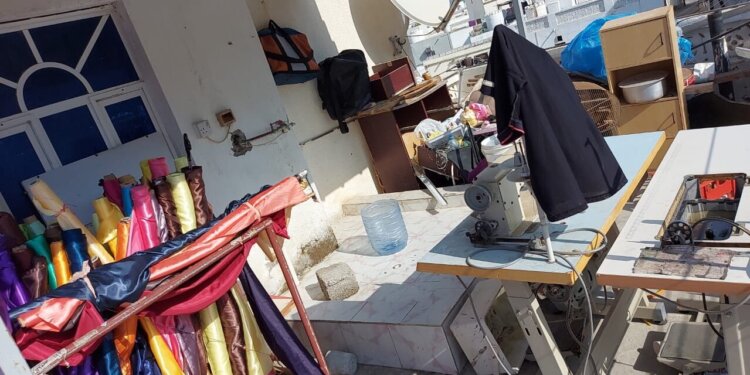 بالصور: مداهمة منزل في مطرح