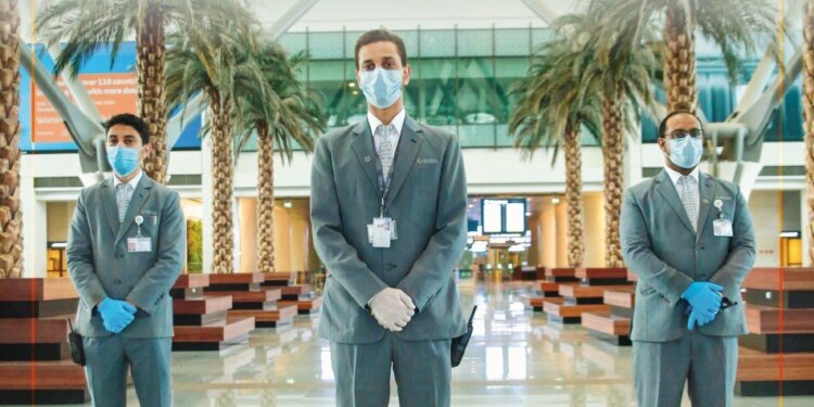 مطار مسقط ينال تصنيف 4 نجوم في تدقيق السلامة لـ “كوفيد 19”