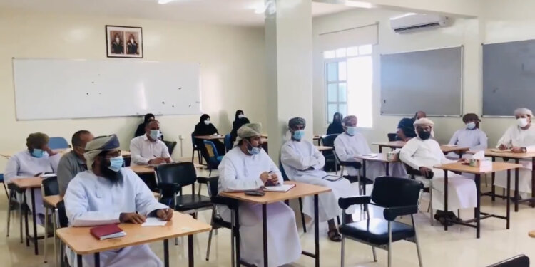 مناقشة مستجدات العمل التربوي بالبريمي في لقاء السدّية بالمشرفين 