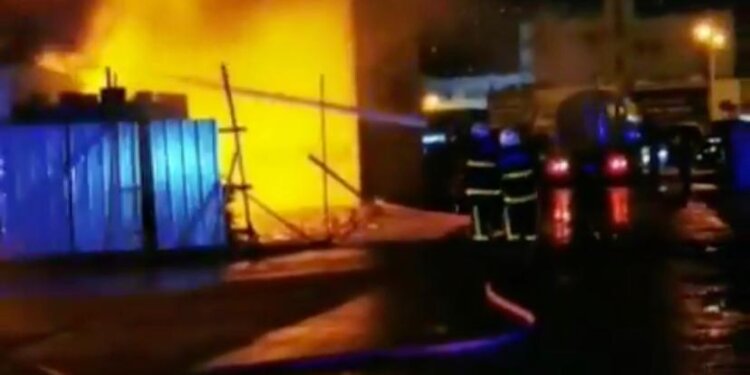 دون تسجيل إصابات.. السيطرة على حريق بولاية السيب