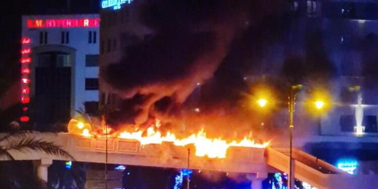 حريق بجسر المشاة في الخوير