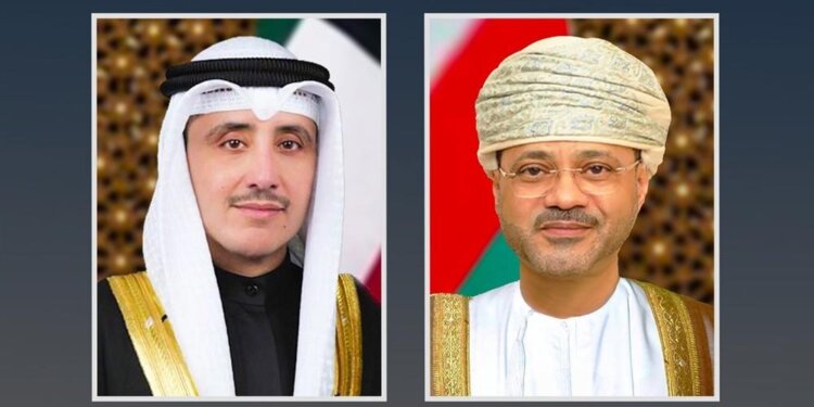 وزير الخارجية الكويتي يصل إلى السلطنة