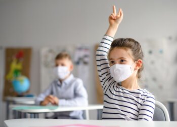 كيف تعالجين تأخر النمو الذهني لطفلك بسبب التباعد الاجتماعي؟