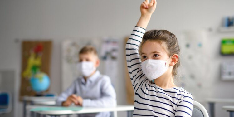 كيف تعالجين تأخر النمو الذهني لطفلك بسبب التباعد الاجتماعي؟