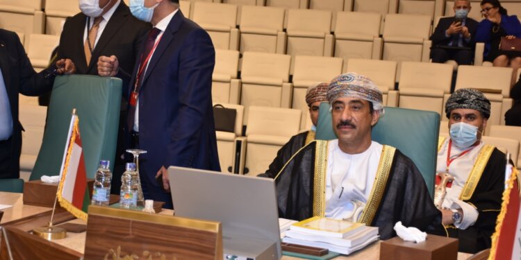 السلطنة تؤكد على ضرورة تعزيز وتفعيل العمل العربي المشترك وتبني خيار السلام