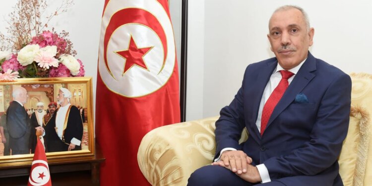 السفير التونسي يصف السياسة العمانية بقيادة حكيمة ومتزنة