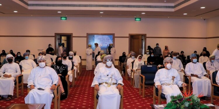 شركة تنمية نفط عمان ووزارة العمل تُدشنان مشروع “رخاء”