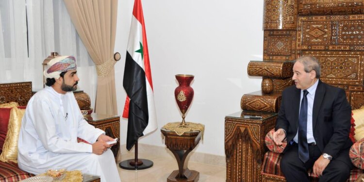 معالي فيصل المقداد يصف مواقف السلطنة من الأزمة السورية والقضايا الإقليمية والدولية بـ “الإيجابية” و”الدقيقة”