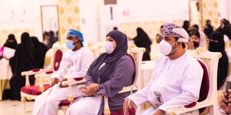 جمعية المرأة العمانية بولاية الكامل والوافي تختتم برنامج مهارات قيادية
