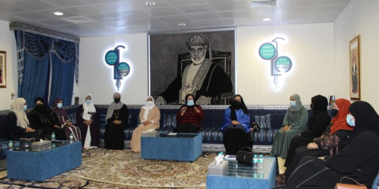 “عمانيات ناجحات” جلسة نقاشية تواكب ما حققته المرأة العمانية