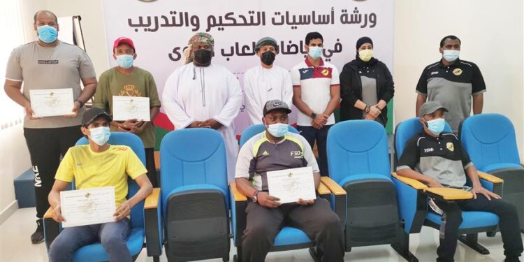 ختام حلقتي عمل أساسيات التدريب والتحكيم في رياضات ألعاب القوى بظفار