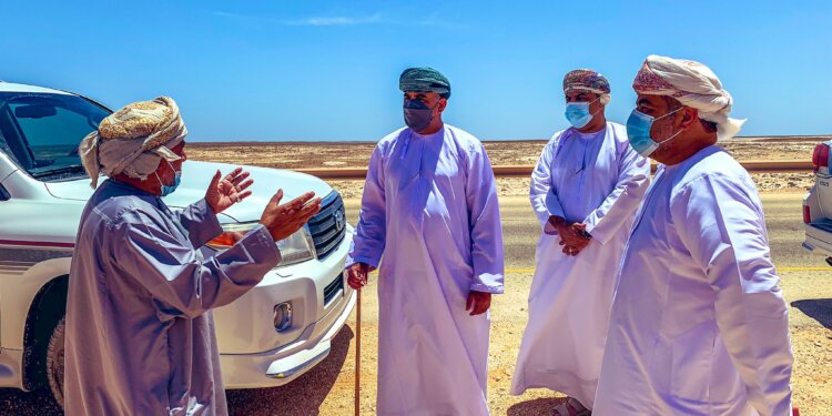 وزيرا الإسكان والنقل في زيارة ميدانية للاطلاع على المشاريع والاحتياجات التنموية للأهالي