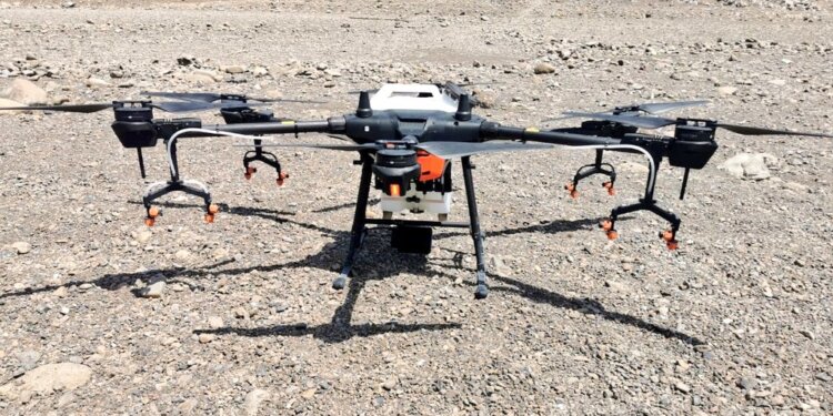 وزارة الزراعة تستخدم الطائرات المسيرة (Drones) في مكافحة حشرة دوباس النخيل