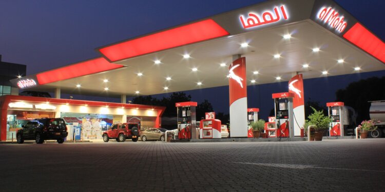 محطات الوقود المناوبة بمختلف محافظات السلطنة في فترة الإغلاق الليلي