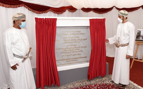 بالصور.. السيد ذي يزن آل سعيد يضع حجر الأساس لمشروع مبنى الإدارة الفنية وإقامة اللاعبين