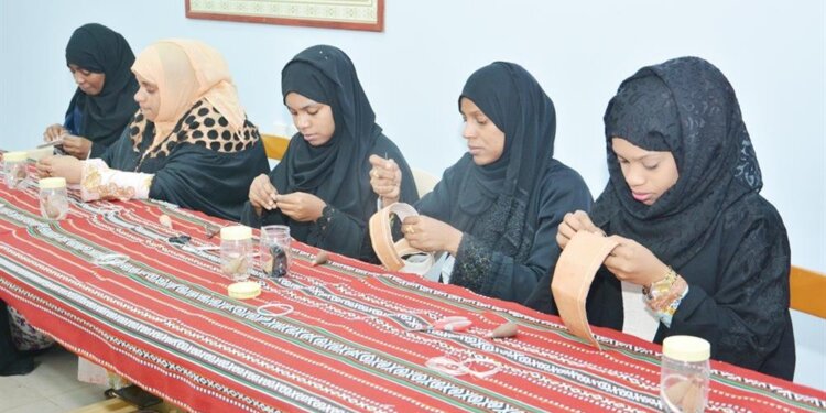 فتيات القابل.. إتقان في حرفة الفضيات