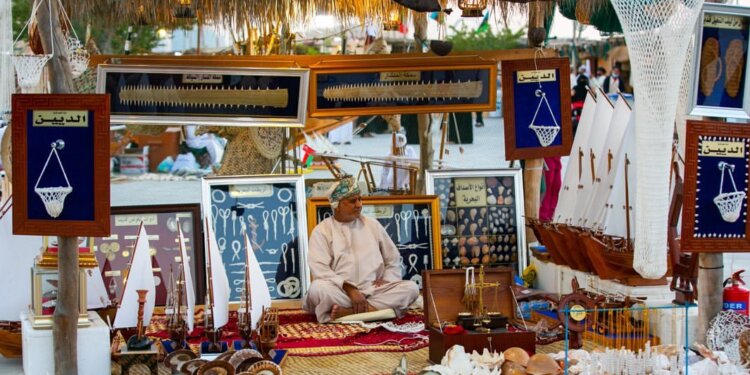 في صحار .. متحف مصغر لأدوات بحرية قديمة