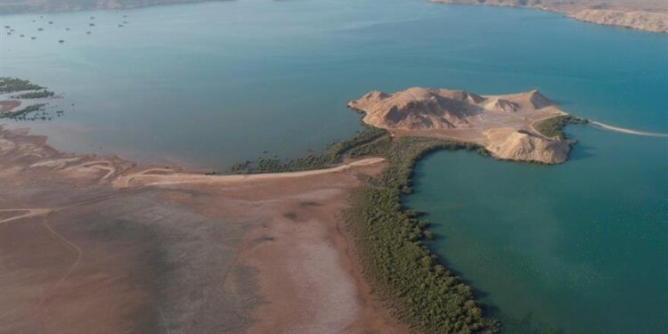 “خور جراما” من أكبر الخيران وأهمّها  بنيابة رأس الحد وبه جزيرة صغيرة