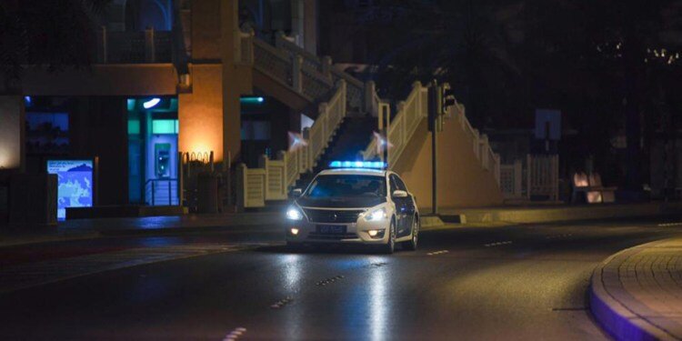 ‏غدا .. بدء سريان قرار اللجنة العليا المُتمثل في حظر جميع الأنشطة التجاريّة ومنع الحركة للأفراد والمركبات