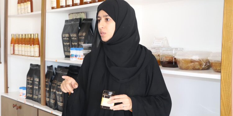 عمانية من خريجة جامعية باحثة عن عمل إلى رائدة أعمال