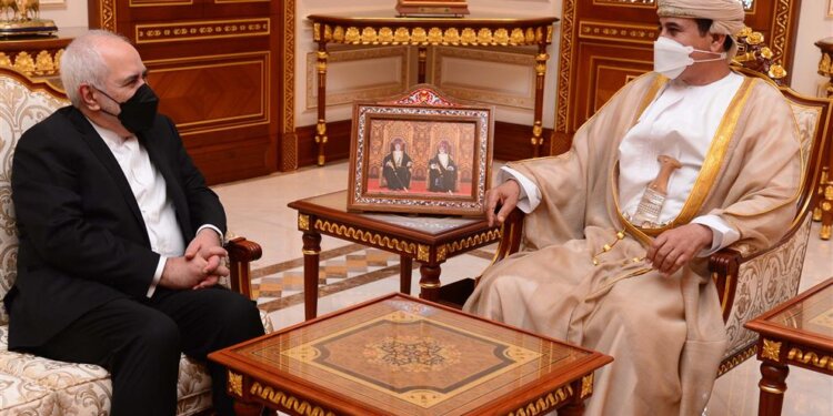 وزير المكتب السلطاني يستقبل معالي وزير الخارجية الإيراني